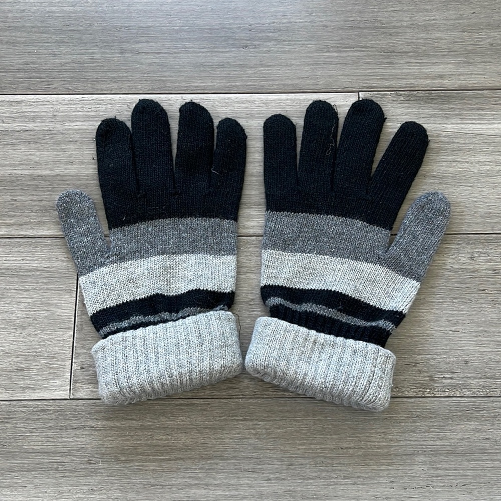 Striped gloves